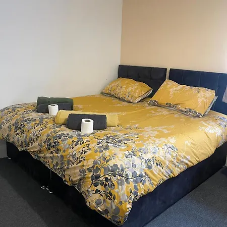 Devonshire House Hostel