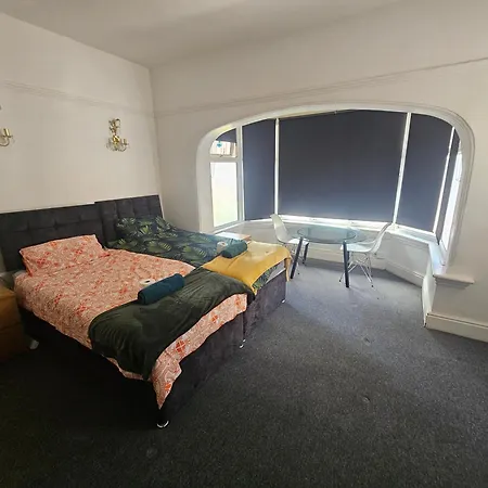 Devonshire House Hostal *